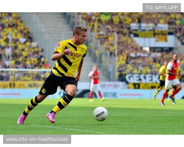 奥斯梅恩单挑外线防区，多次甩开对手形成推进