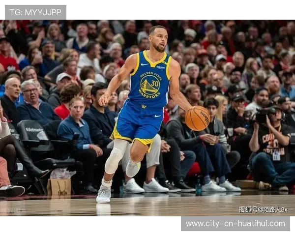 库里连续三分收割，勇士在外线取得优势
